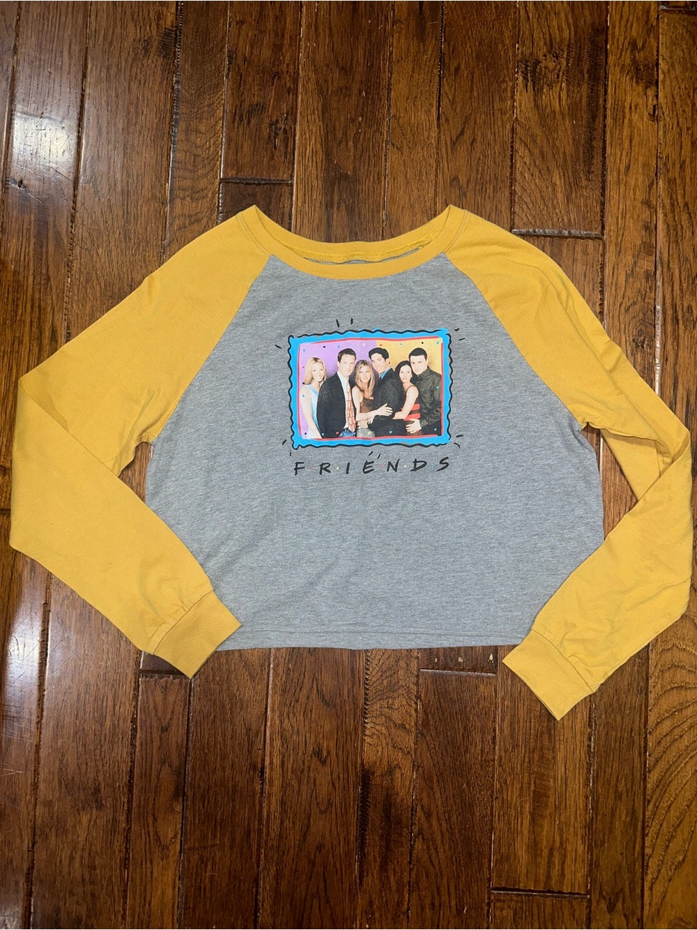 Retro FRIENDS Yellow & Gray Raglan Cropped Long Sleeve Size Large